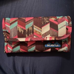 KAVU Women's Chevron Pattern Wallet
